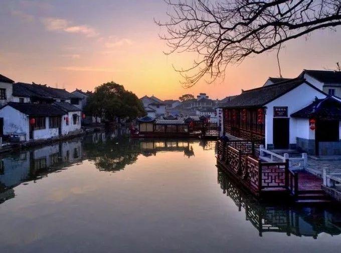 “柏拉图式爱情”真的只是精神恋爱吗？我们或许误解了柏拉图